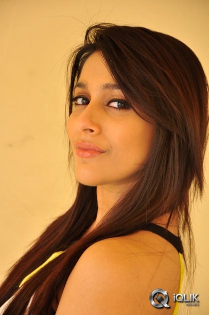 Rashmi-Gautam-at-Guntur-Talkies-Movie-Press-Meet